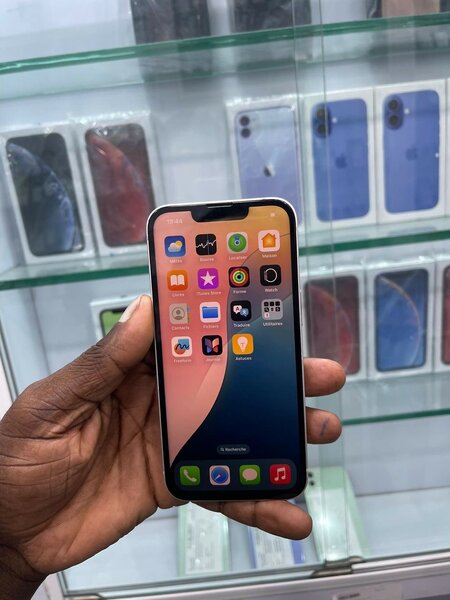 iPhone 13 simple