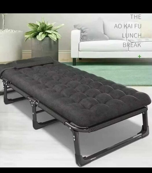 Lit pliant noir avec matelas épais