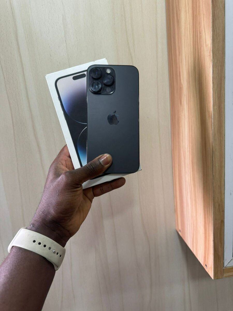 iPhone 14pro max CE 128go quasi neuf propre avec son carton