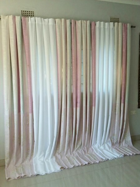 2 drops of curtains white and light rose