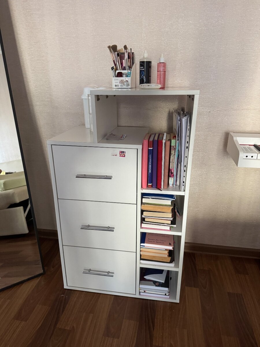 Эстетичный комод для хранения вещей и книг