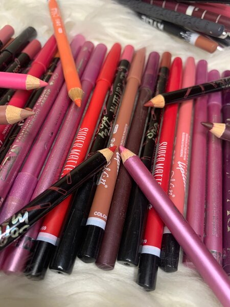 (3a 1000f)Crayon à lèvres