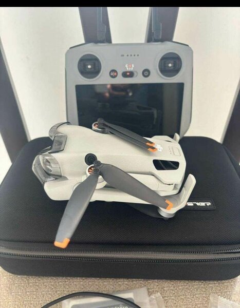Drone pliable avec télécommande