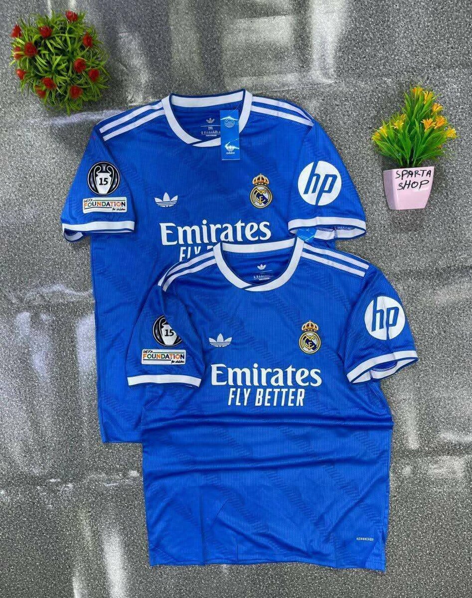 Maillots de Football adidas et Puma