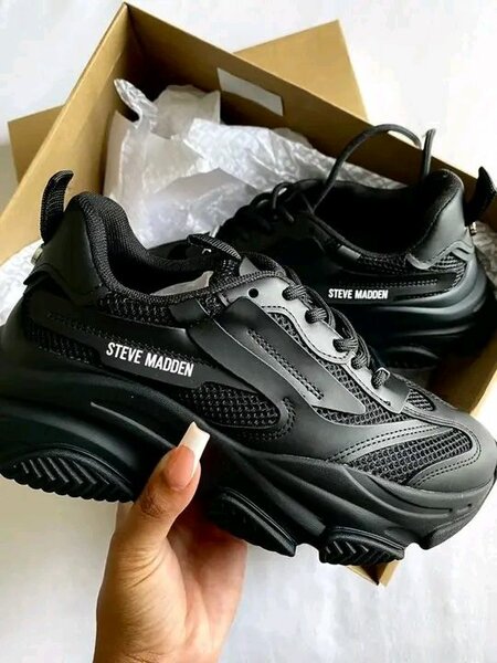 Sneakers noirs modernes