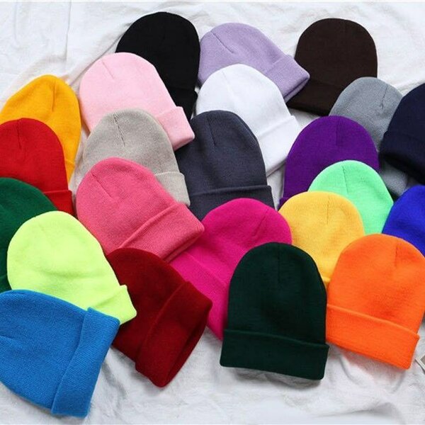 Bonnets colorés en tricot