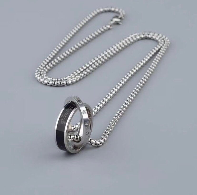 Collier en acier inoxydable élégant