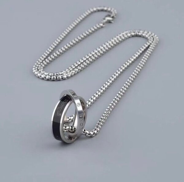 Collier en acier inoxydable élégant