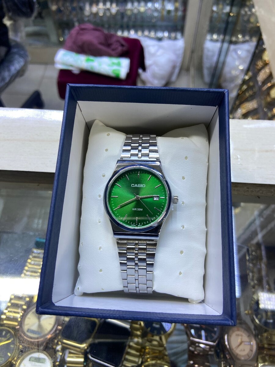 Montre Casio classique argent