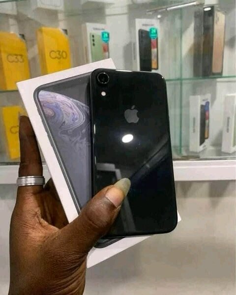 iPhone XR Noir 128 Go