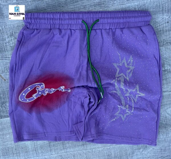 Shorts violets avec étoiles