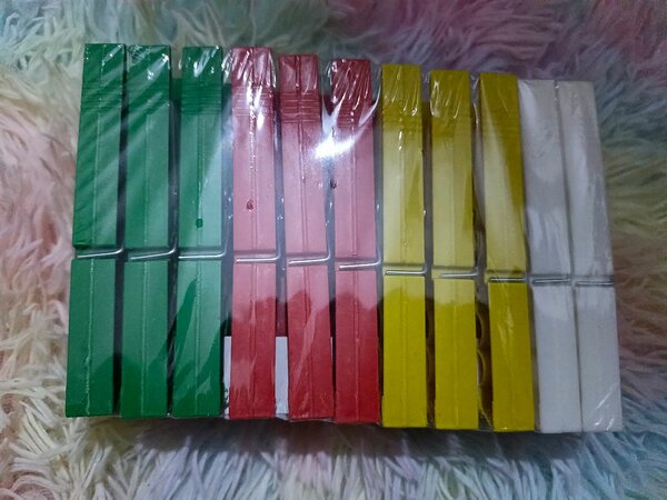 Pinces à linge en plastique colorées