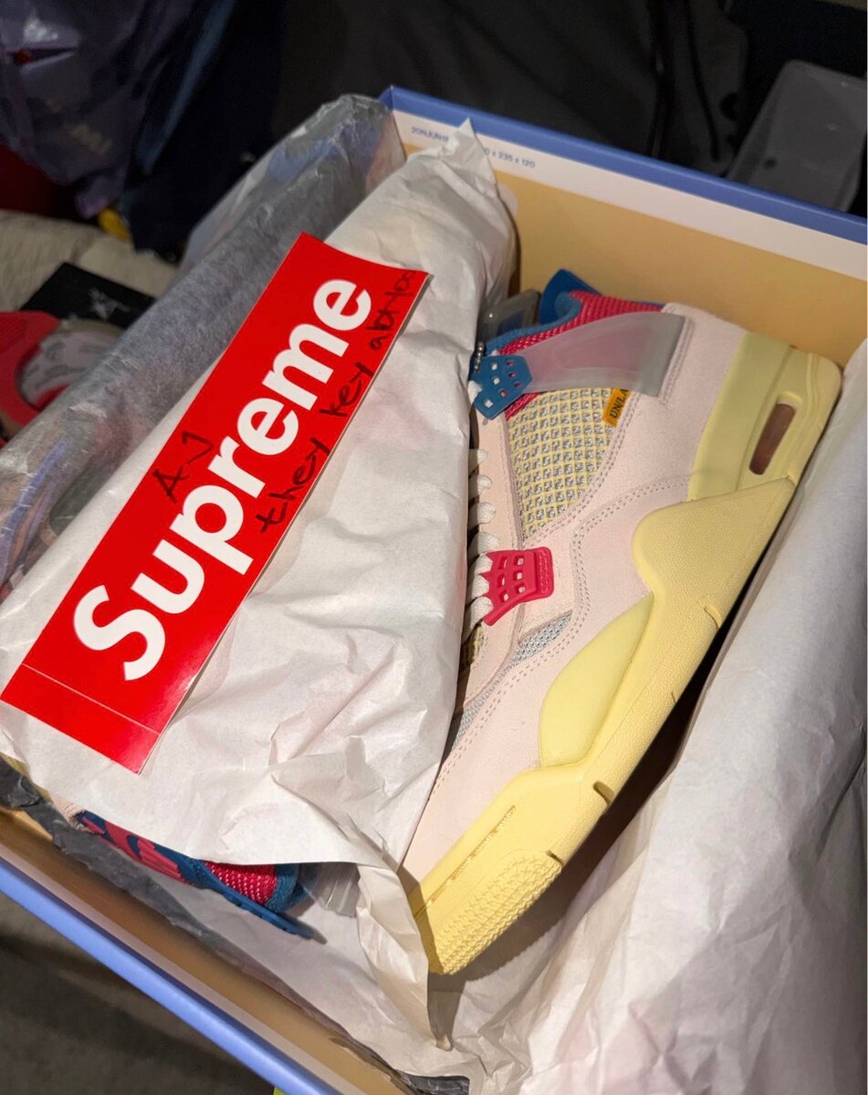 Chaussures Nike Air Jordan 4 Supreme