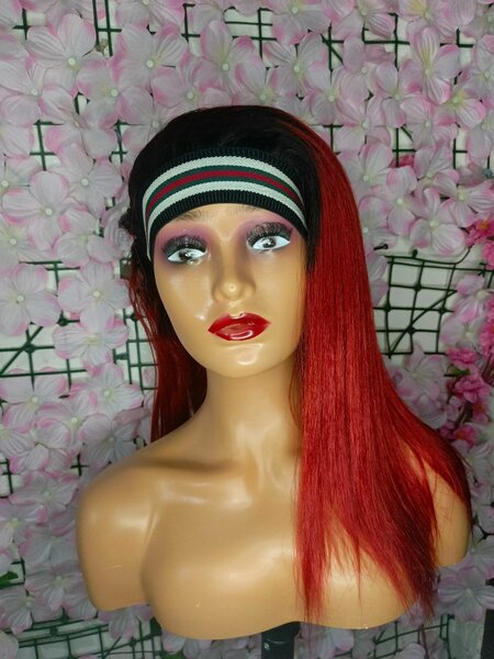 Perruque droite rouge vive