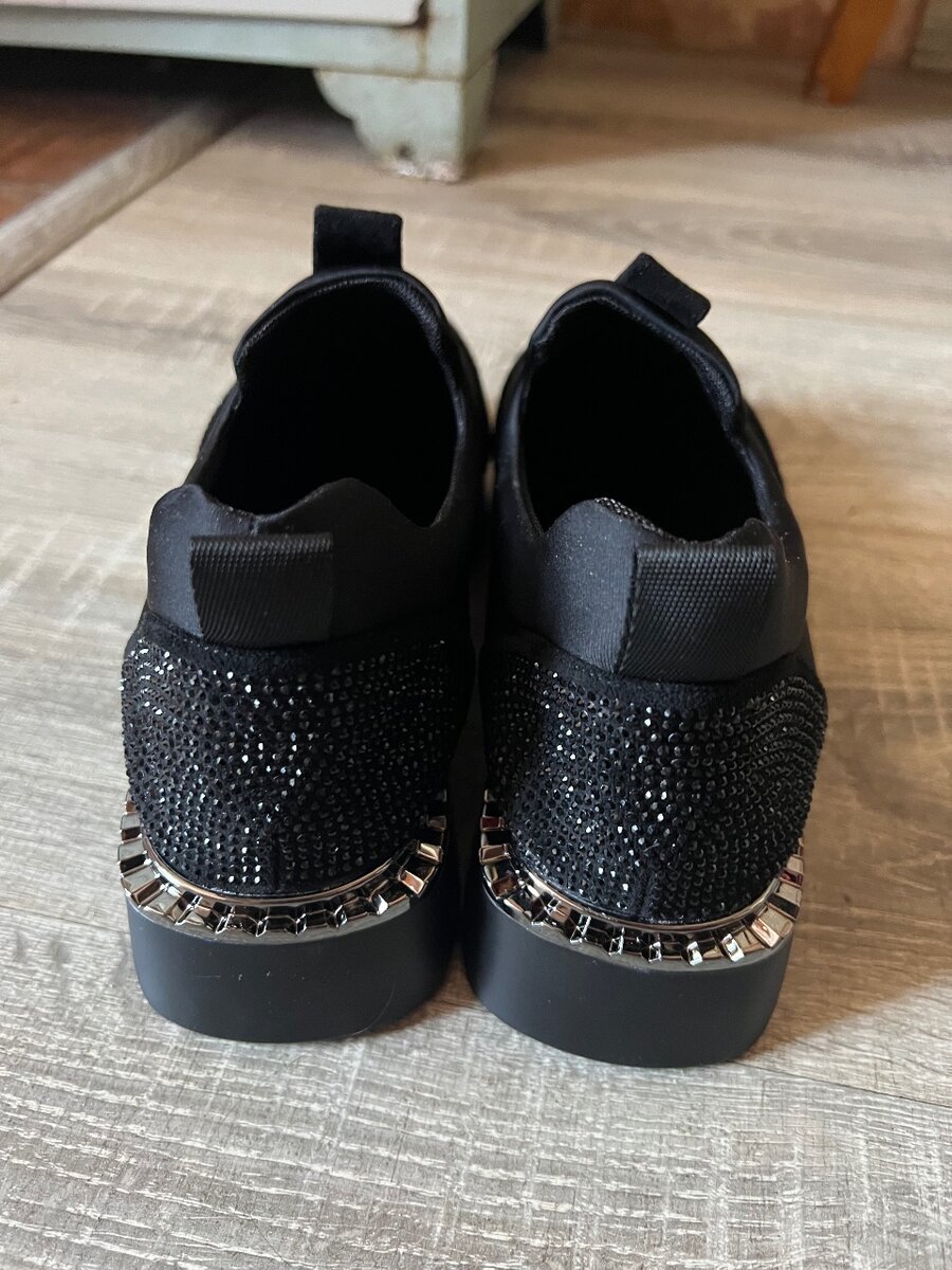 Обувь полу классика и спорт,торг уместен