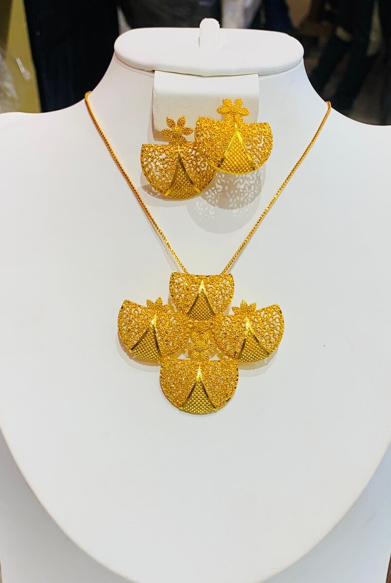 Parure en or élégante