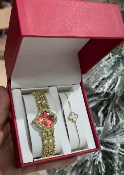 Красивые часы с браслетом женские