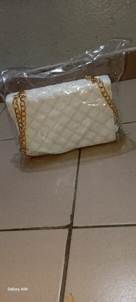 Sac à main élégant chaîne dorée