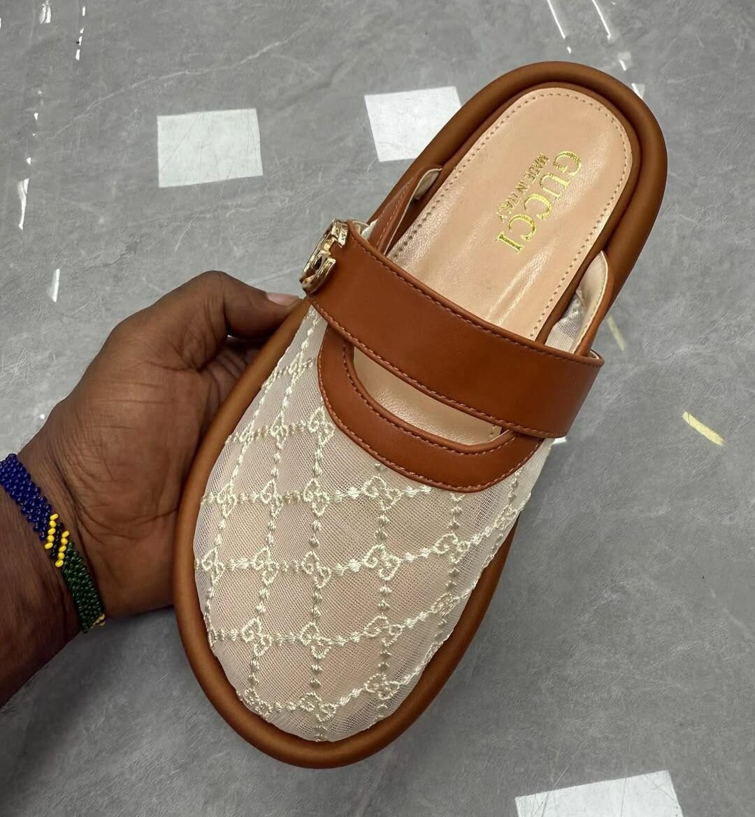 Mules en cuir élégantes