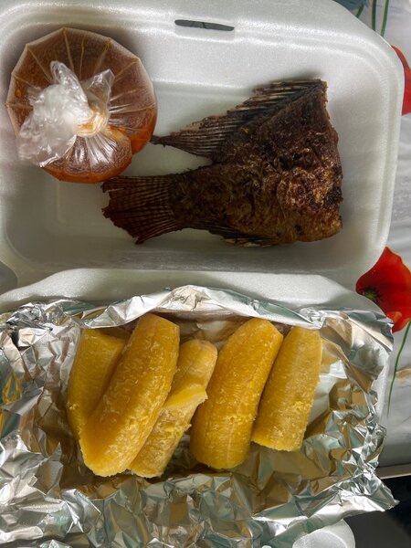 Poisson grillé avec plantains