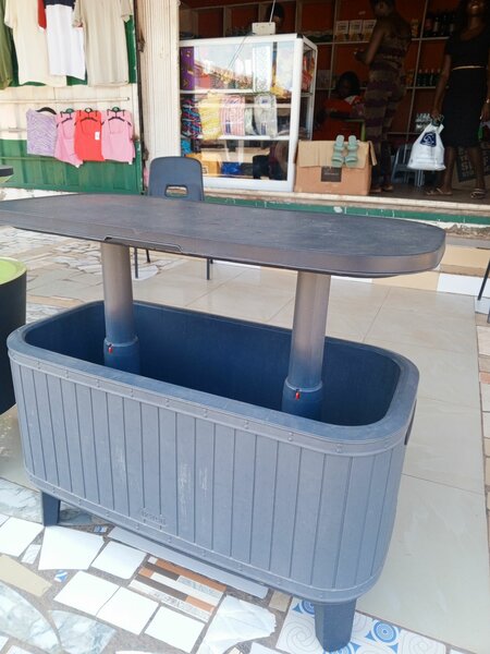 Extendable ice chest