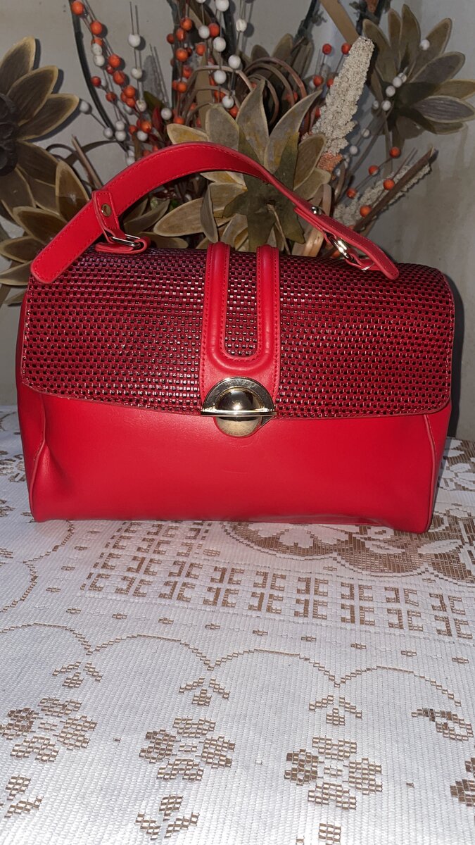 Sac à main rouge élégant