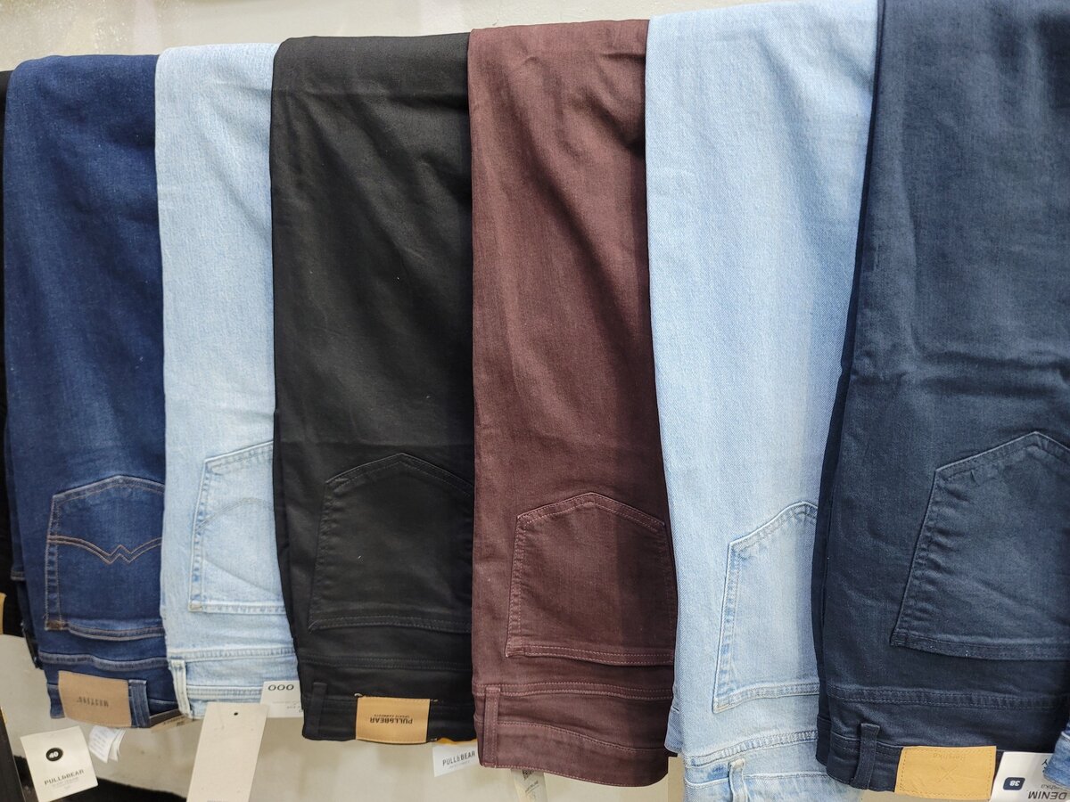 Men's jeans of different colors
