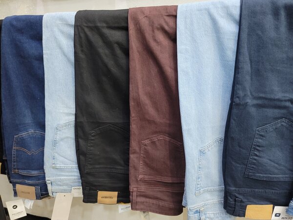Men's jeans of different colors