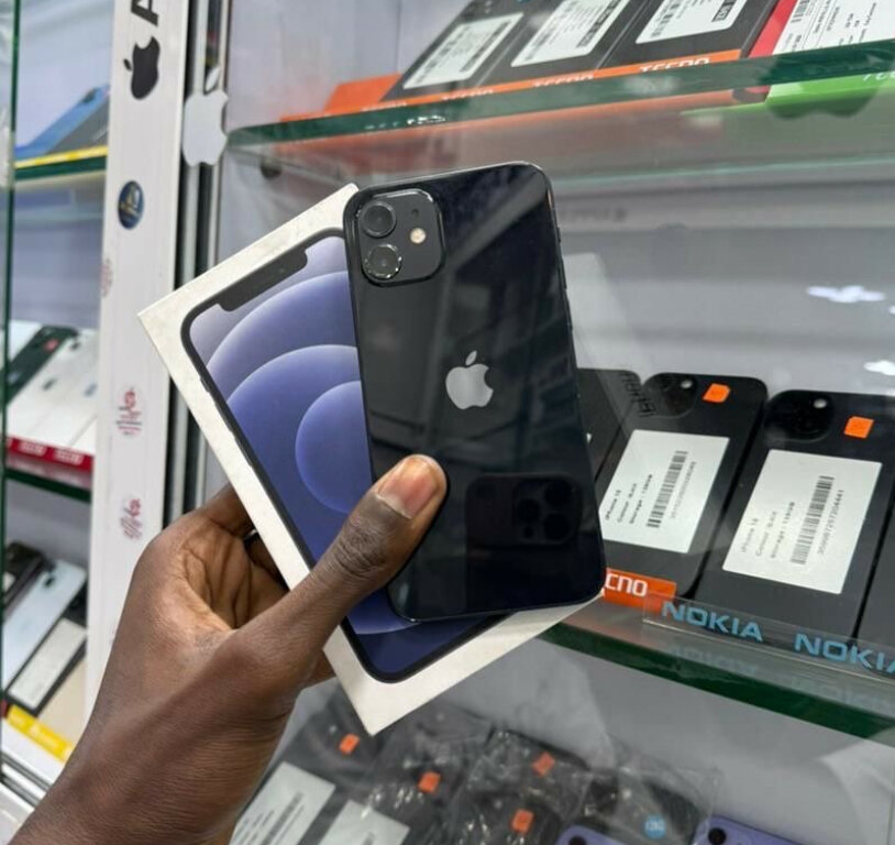 Apple iPhone 12 - 64GB