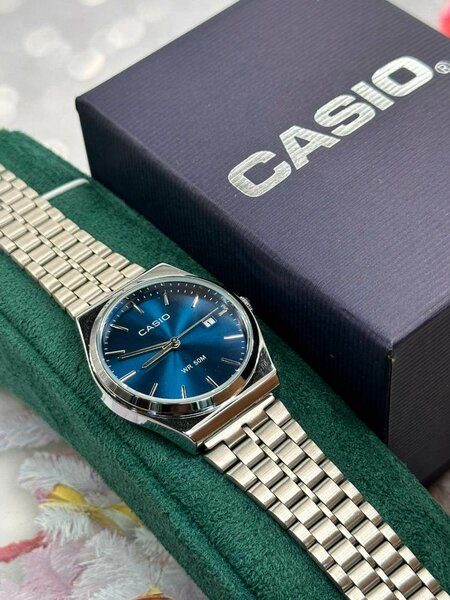 Montre Casio dorée élégante