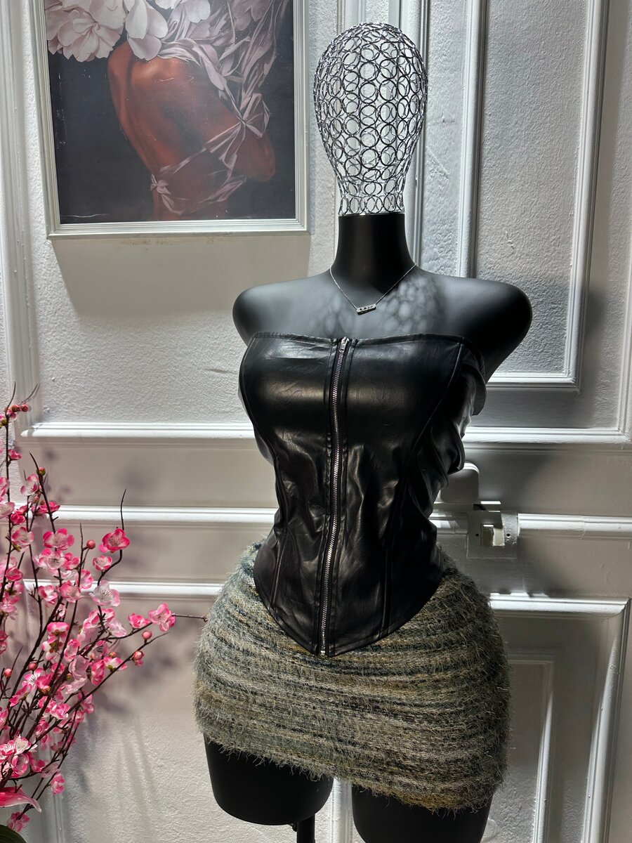 Bustier en cuir féminin