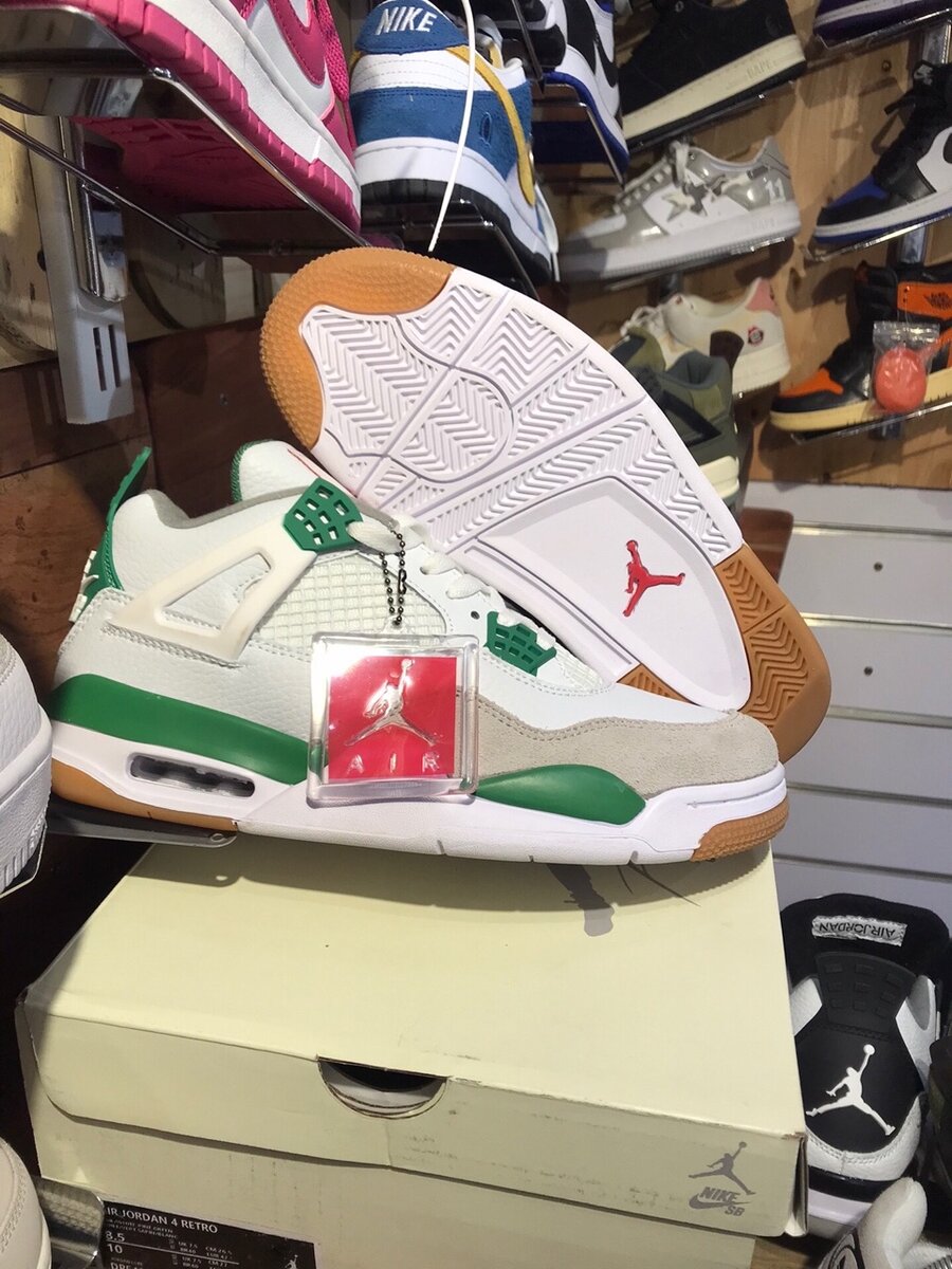 Jordan 4 SB