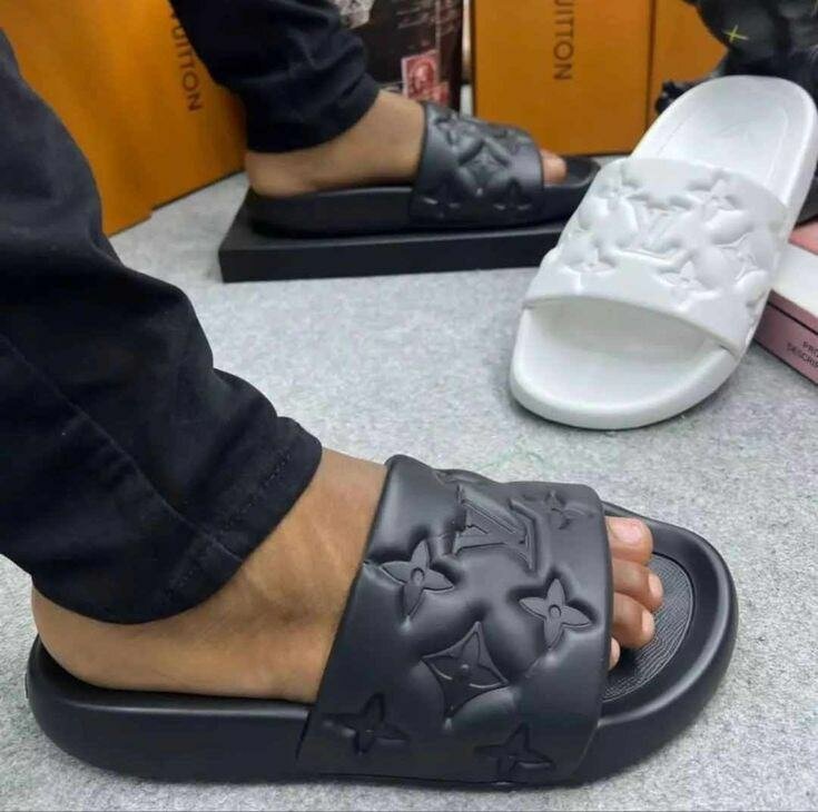 Branded fashion slippers