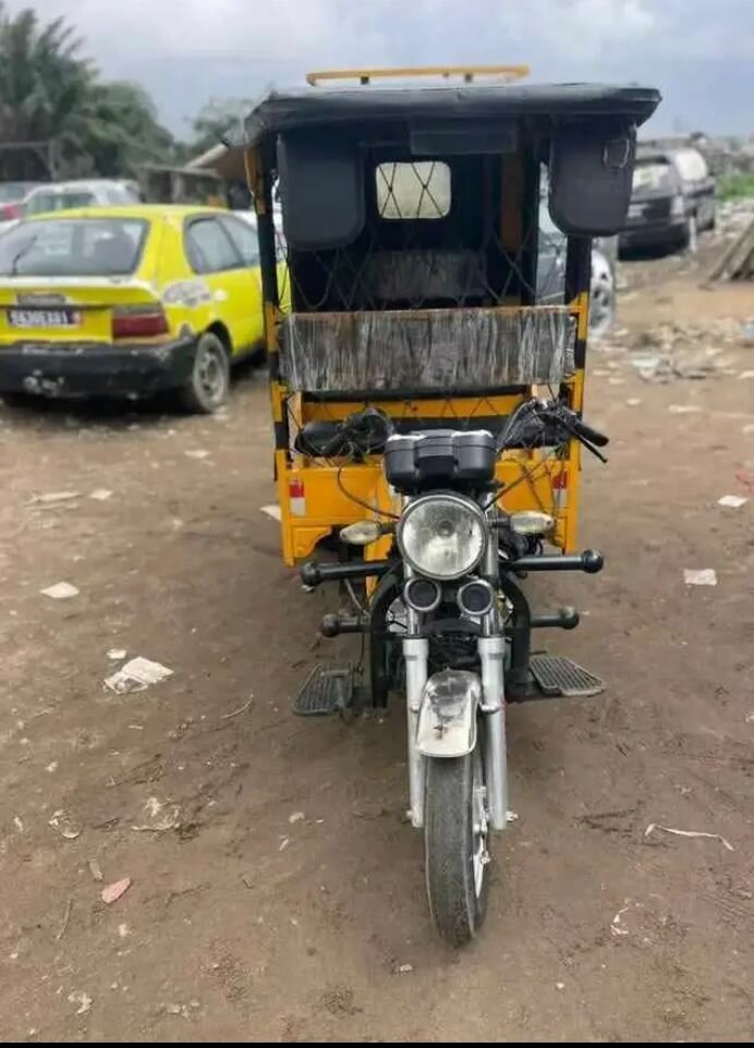 Moto-taxi à trois roues