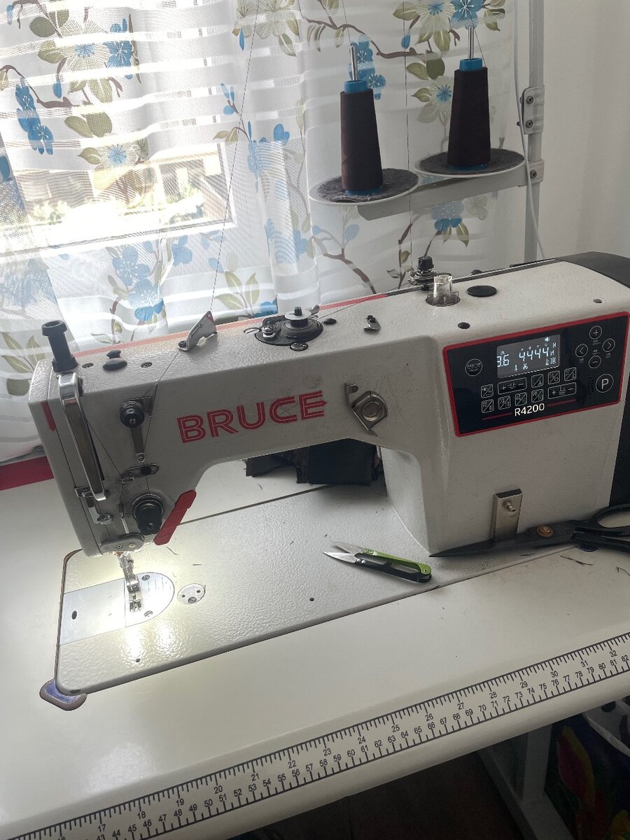 Продаю машинку BRUCE R4200