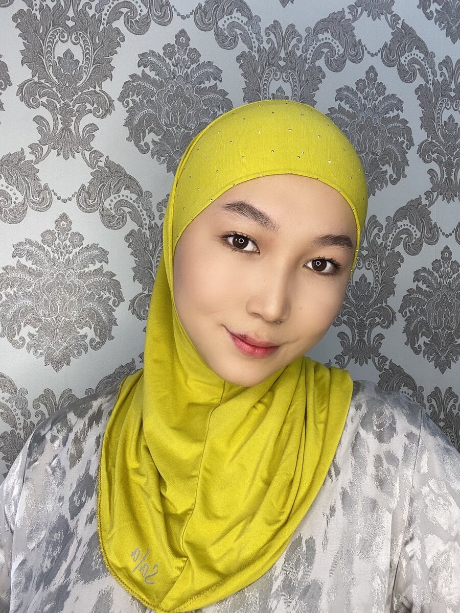 Зейна со стразой