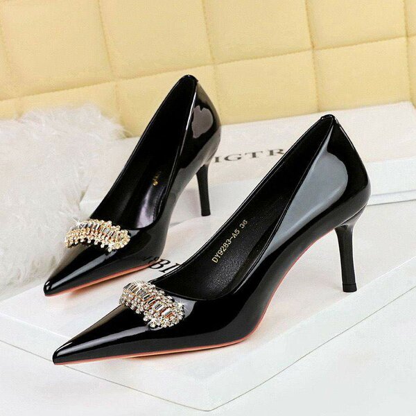 Ladies shoes