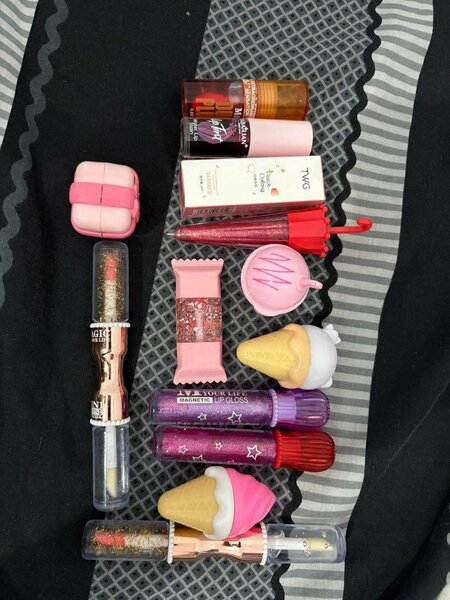 Lot de baumes à lèvres parfumés