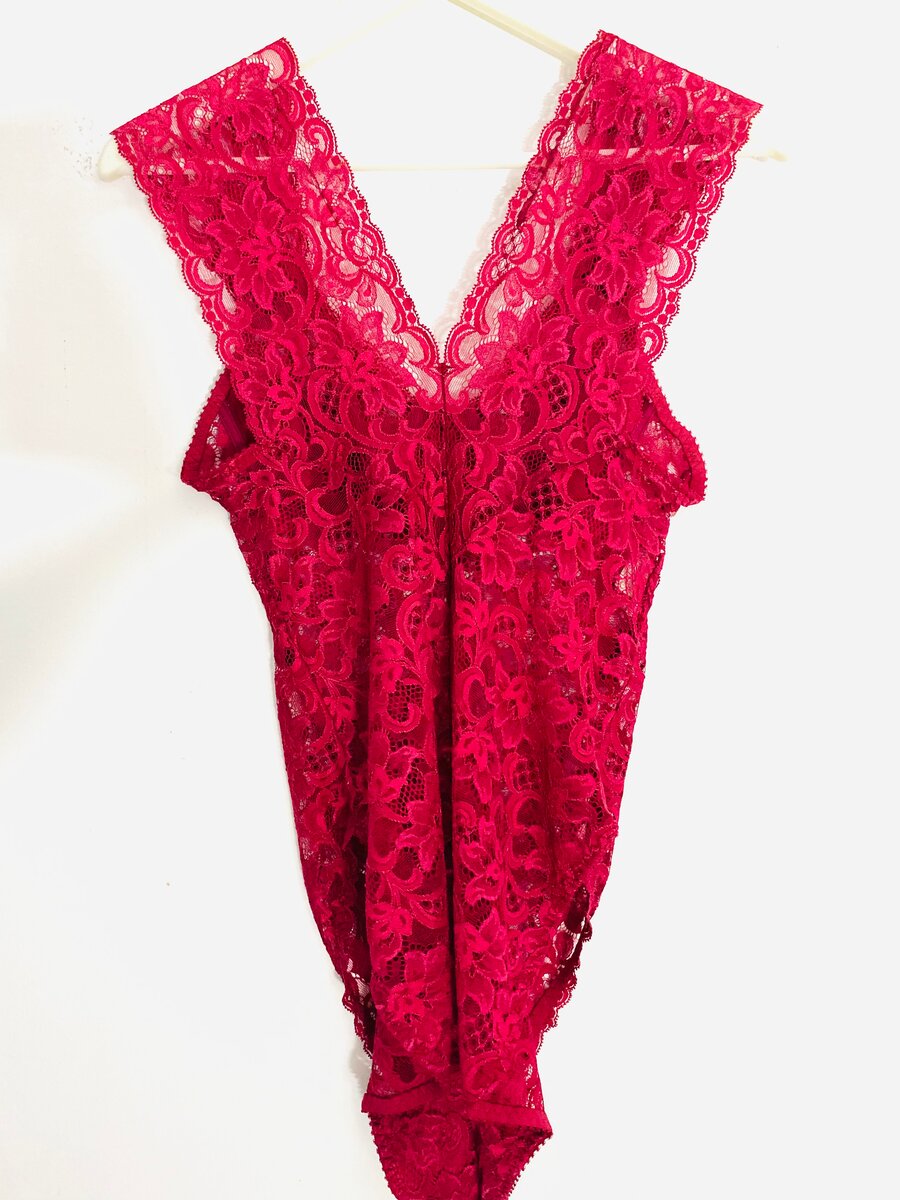 Body en dentelle rouge sexy