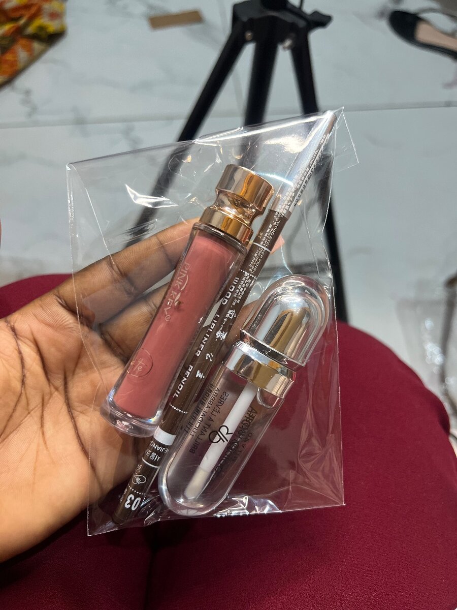 Ensemble maquillage lèvres et sourcils