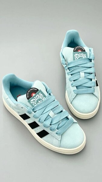 Baskets en daim bleu adidas