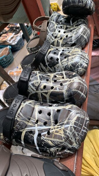 Chic Croks 1