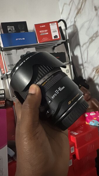 Objectif Canon EF-S 17-85mm