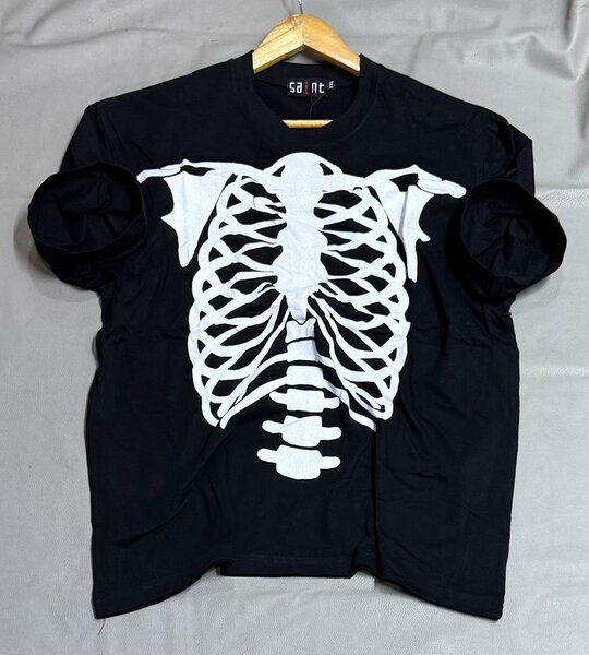 T-shirt noir homme avec squelette Saint