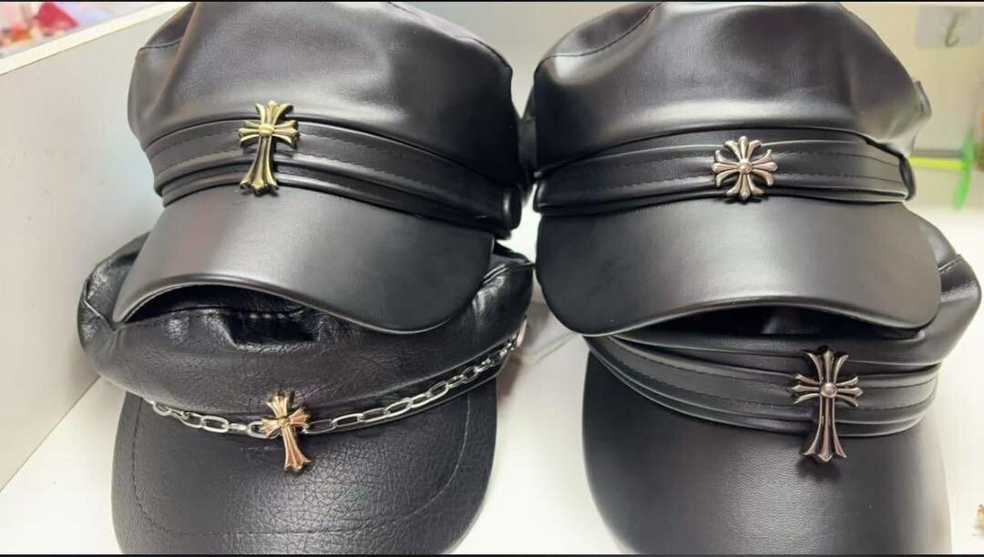 Casquette en cuir style militaire