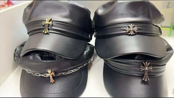 Casquette en cuir style militaire