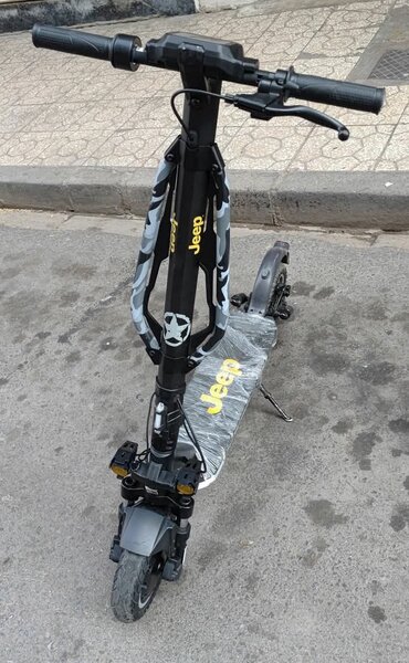 Jeep Scooter électrique tout-terrain