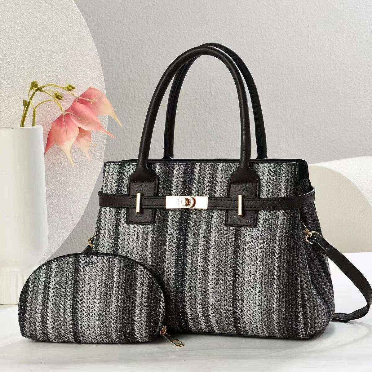 Sac à main élégant avec pochette