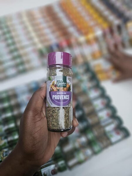 Assaisonnements Variés en Pots