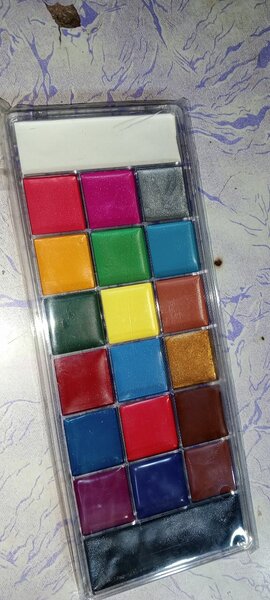 Lipstick pailit